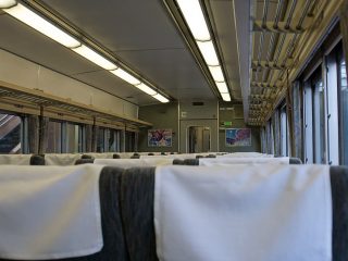 185系車内
