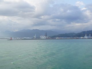 清水港と地球深部探査船「ちきゅう」