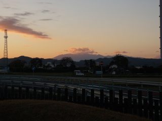 鳥の海PA（蔵王方面の夕焼け）