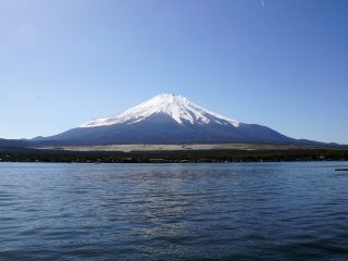 富士山（山中湖畔から）