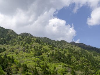 武平峠駐車場（御在所岳方向）