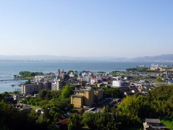 朝の琵琶湖