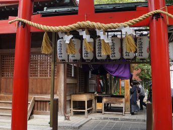 境内（千代保稲荷神社）