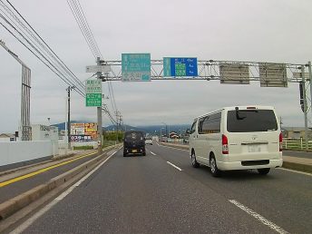 正面に大山を望む？