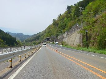 国道19号線（木曽川沿い）