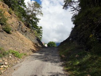 県境（長野県側から）