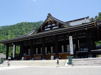 本堂（久遠寺）