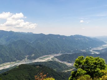 山頂からの身延の街並み