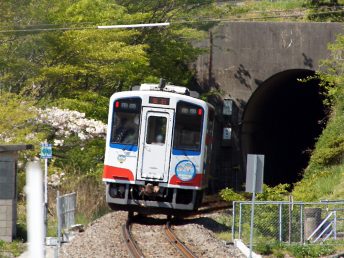 三陸鉄道・釜石行（甫嶺駅）