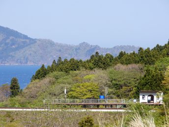 恋し浜駅と越喜来湾