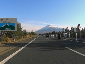 東北自動車道からの岩手山