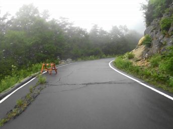 県営林道川上牧丘線
