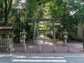 鳥居（砥鹿神社）