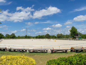 屋外競技馬場（三木ホースランドパーク）