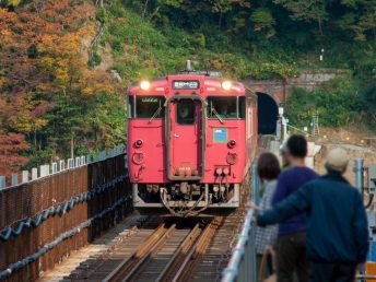 鉄橋を渡るキハ47（余部鉄橋）