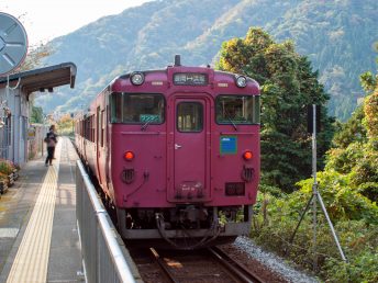 停車中のキハ47（餘部駅）