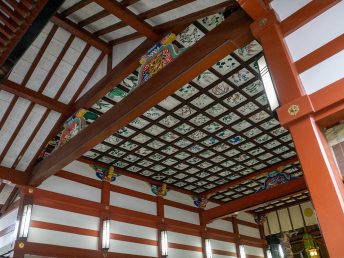 植物が描かれた天井（鹿児島神宮）