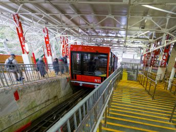 4代目車両（高野山駅）