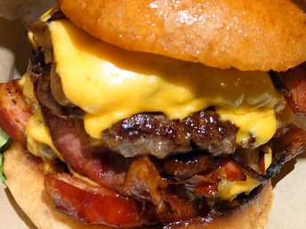 ダブルベーコンチーズバーガー