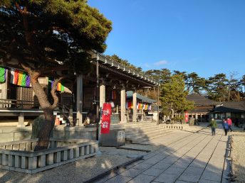 境内（摩耶山天上寺）