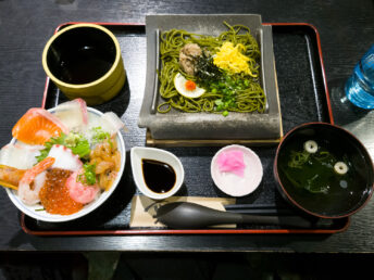 夕食（カモンワーフ）