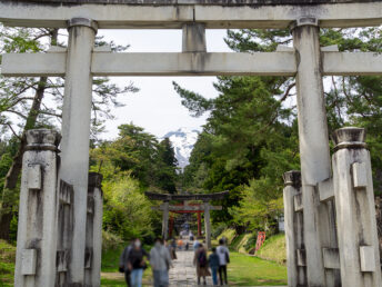 鳥居（岩木山神社）