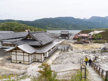 恐山菩提寺と宇曽利山湖