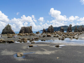 橋杭岩
