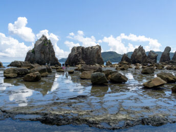 橋杭岩