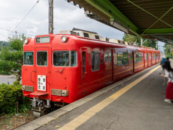 2両編成の名鉄6000系（御嵩駅）