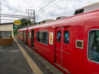 2両編成の名鉄6000系（御嵩口駅）