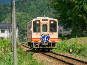 アケチ100形（極楽駅）