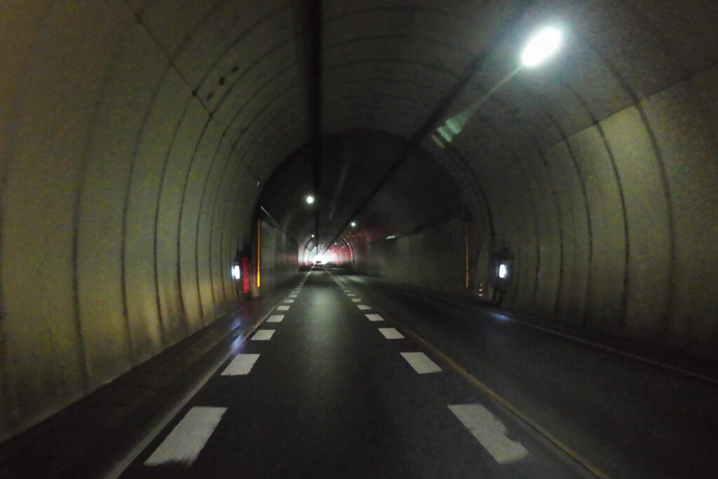 金精トンネル内(国道120号線)