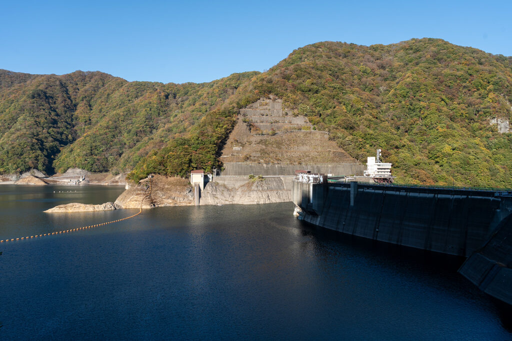 ダム湖(川治ダム)