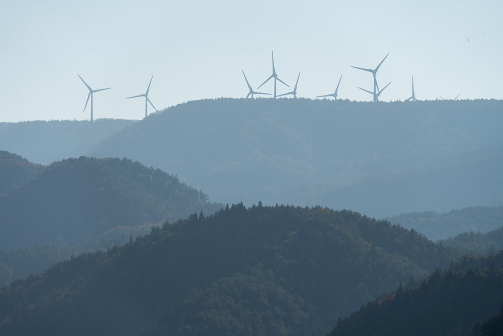 布引高原の発電風車(国道294号線)