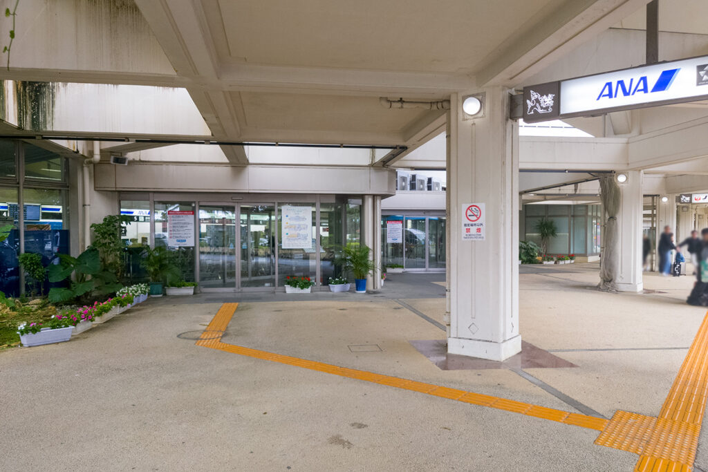 ターミナルビル入口(宮古空港)