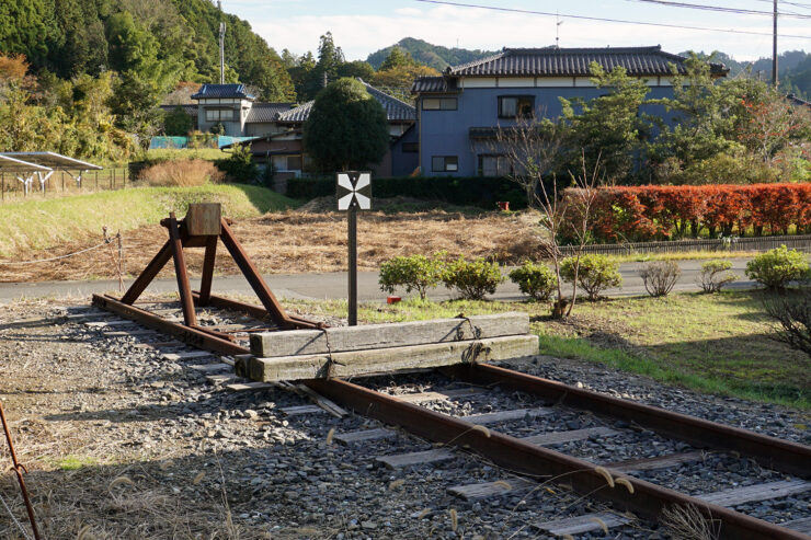 車止め（上総亀山駅）