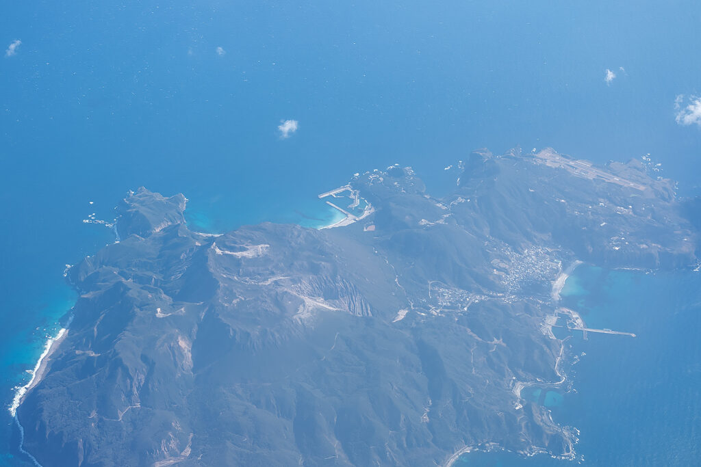 神津島上空