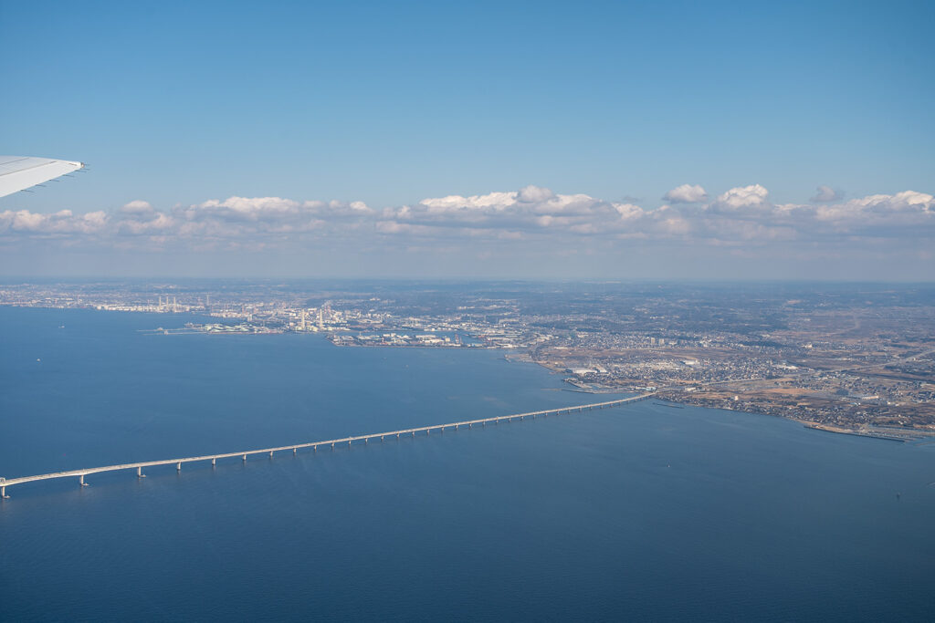 東京湾アクアブリッジ上空