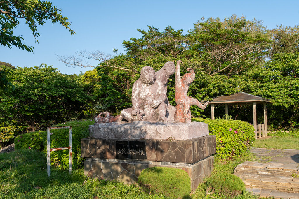 五猿の像（夕日ヶ丘展望広場）