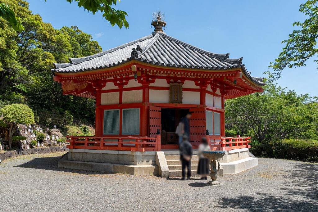 愛染堂（寝姿山）