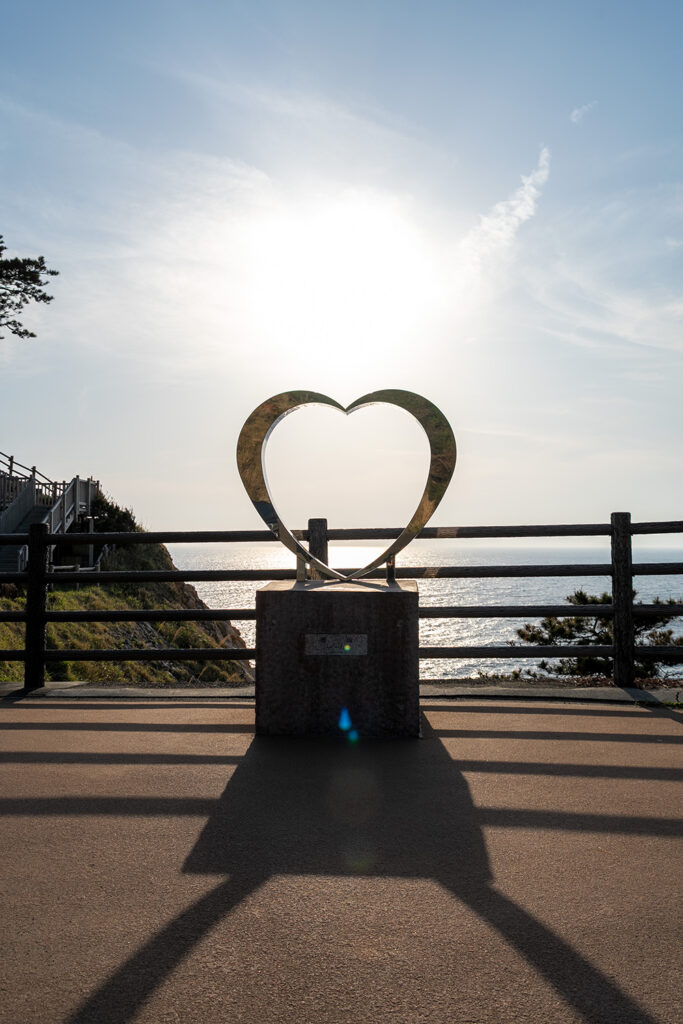 夕日とオブジェ（黄金崎）