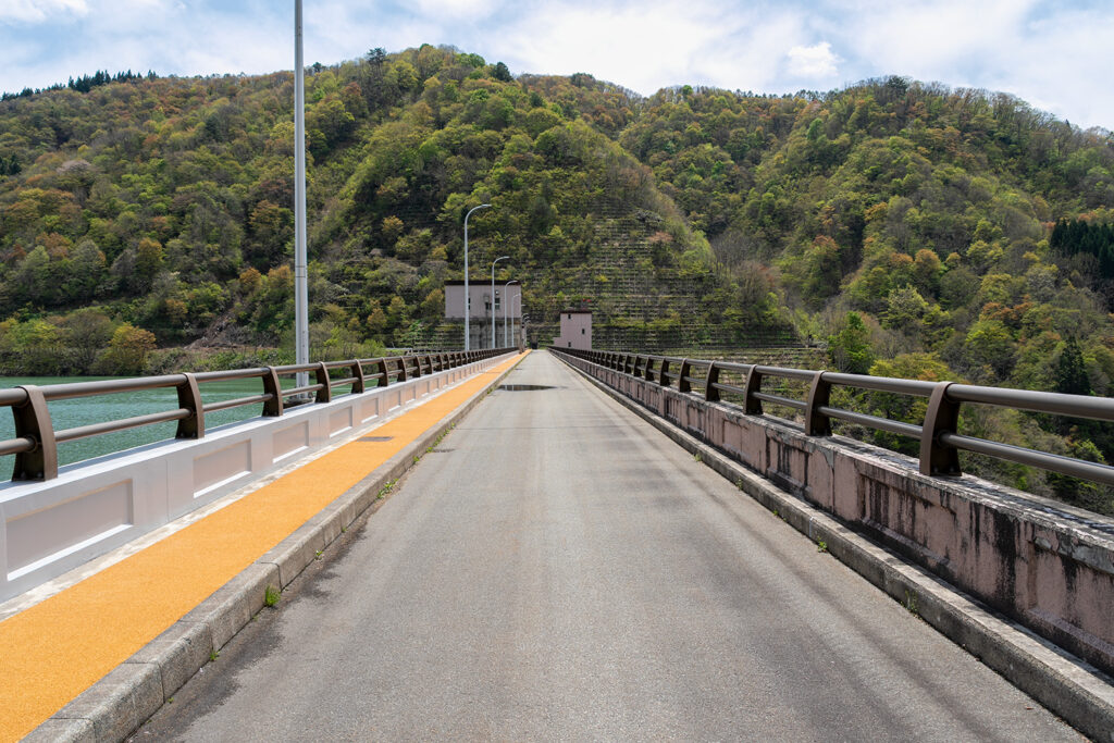 堤頂道路(大松川ダム)