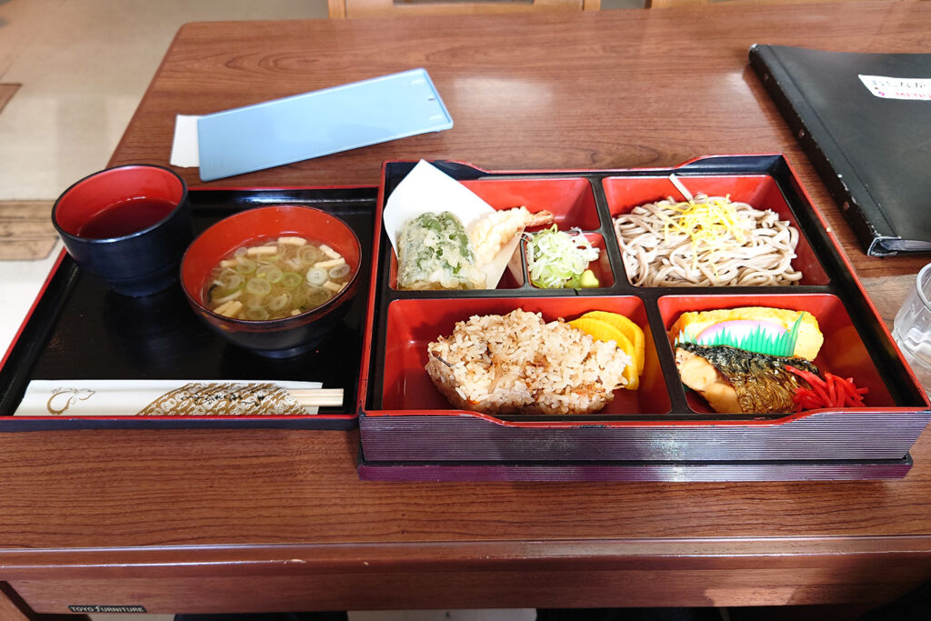 遅い昼食(中尊寺)