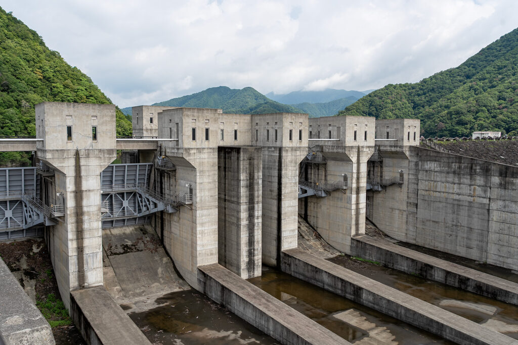 洪水吐(徳山ダム)
