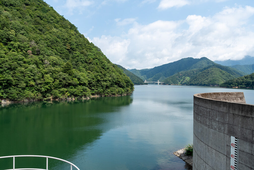徳山湖(徳山ダム)