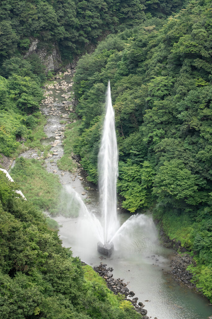 噴水(真名川ダム)